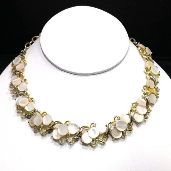 Vintage Mid-Century Mother of Pearl Choker Necklace, Gold Tone, 1950s, 16 1/2 In - Picture 1 of 8
